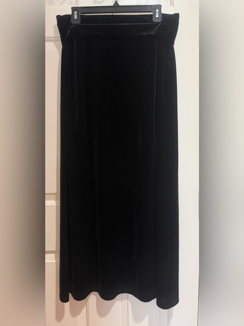 NWOT Jones New York Velvet Maxi skirt. Size M